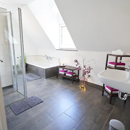 Kleine - 20 Personen - 10 Schlafzimmer - 5 Baeder - Wellness - Sauna - 5 Sterne Dtv * Elpe